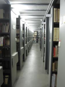 Only the most popular works are stored in the shelves in the reading room. The remaining 95% of the collection are found in the second basement.